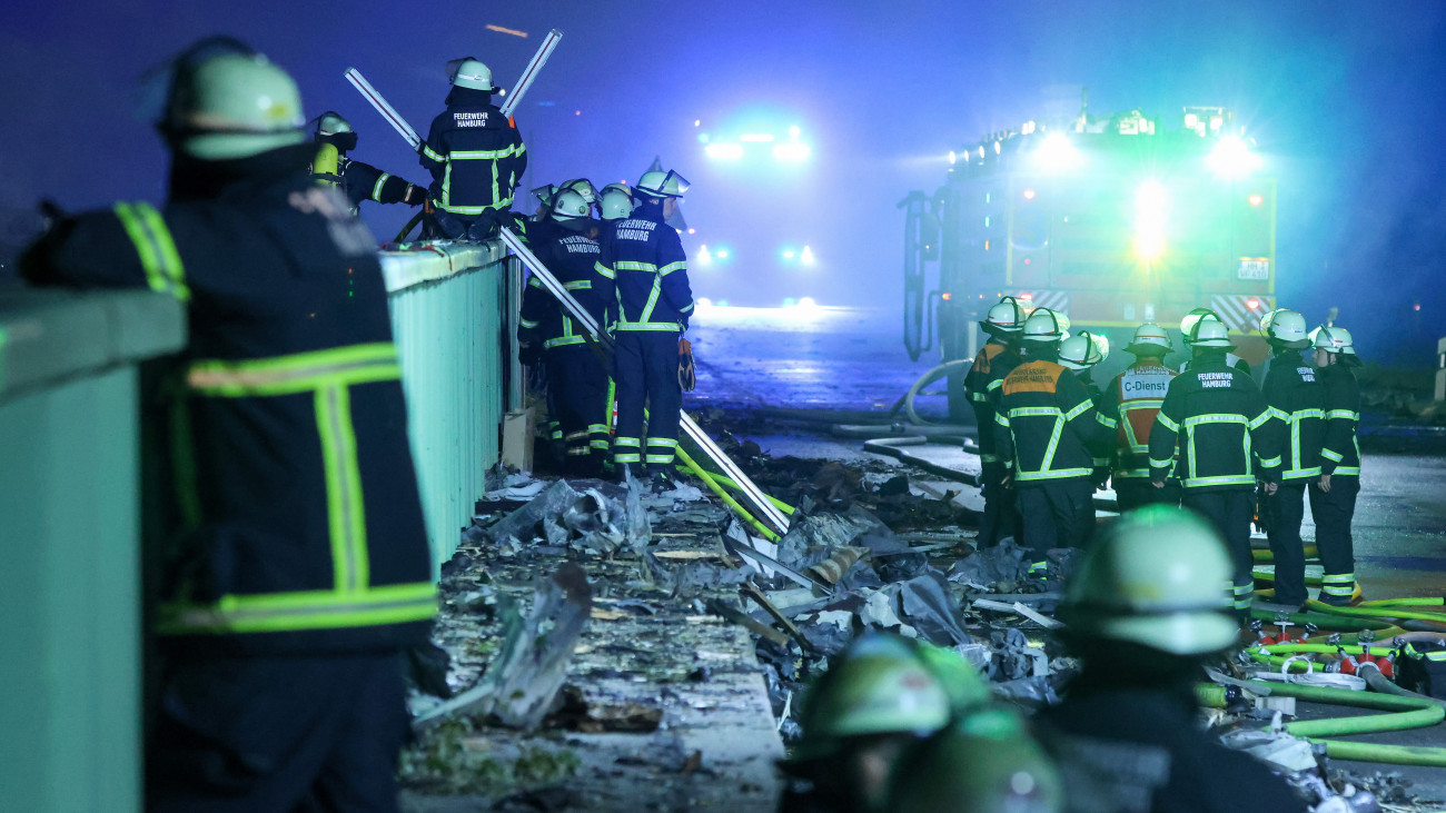 dpatop - 25 August 2025, Hamburg: Firefighters are extinguishing a fire in an industrial area in the port of Hamburg. Several explosions occurred after a fire broke out in a warehouse on an industrial estate in Hamburg. Photo: Bodo Marks/dpa (Photo by Bodo Marks/picture alliance via Getty Images)
