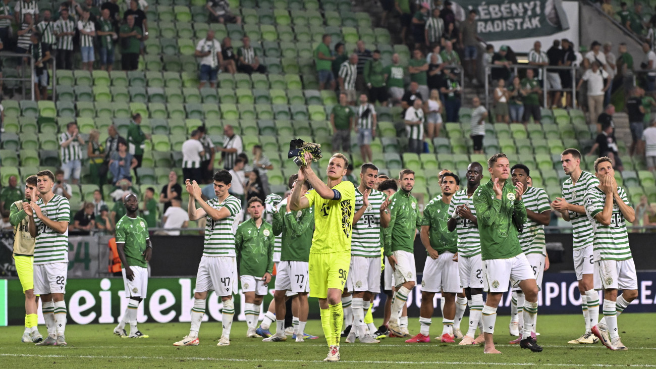 A Ferencváros játékosai a labdarúgó Bajnokok Ligája selejtezőjének negyedik fordulójában játszott Ferencvárosi TC - Qarabag mérkőzés után a Groupama Arénában 2025. augusztus 19-én. Ferencváros-Qarabag 1-3.