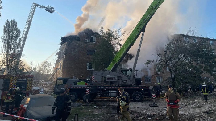 Borzalmas részletek a Kijevet ért éjszakai orosz légicsapásról – videó
