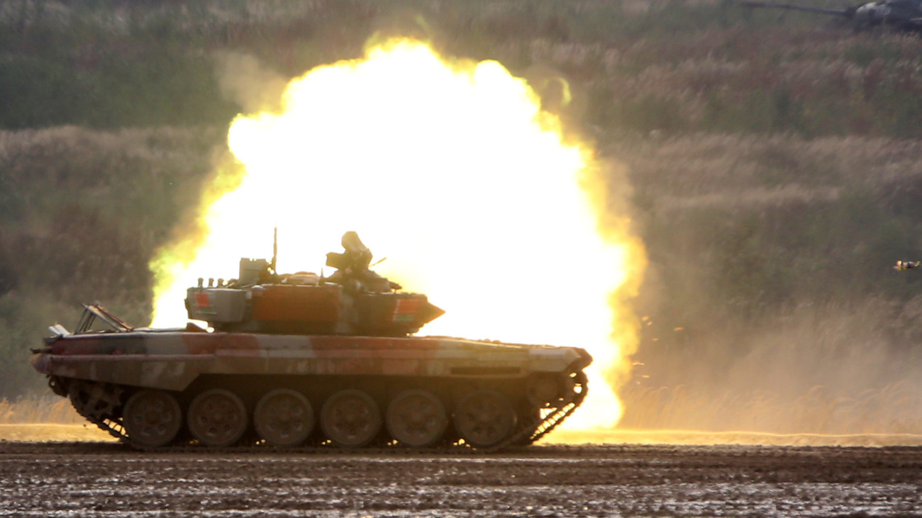 MOSCOW, RUSSIA - AUGUST 27: (RUSSIA OUT) Team of Belarus members on a T-72 B3 battle tank compete during the finals of the tank biathlon at a military polygon, on August 27, 2022, in Alabino, outside of Moscow, Russia. The International Army Games ARMi-2022, organized by Russian Ministry of Defense are running August 13-27 and taking place this year against the tense backdrop of war in Ukraine. (Photo by Contributor/Getty Images)