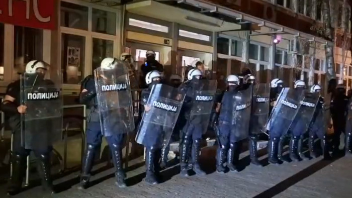 Újabb összecsapások Szerbiában: most Újvidéken volt súlyos balhé