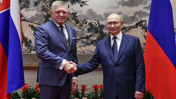 Robert Fico Pekingben egyeztetett az orosz elnökkel – videó