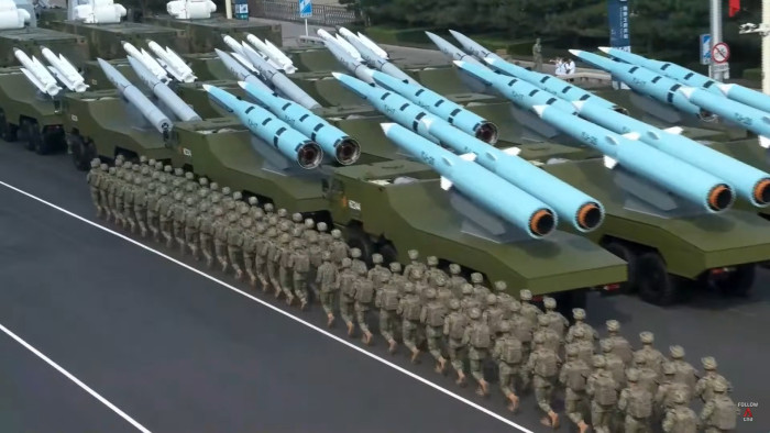 Hszi Csin-Ping: a kínai nemzet nagy felemelkedése megállíthatatlan – videó a katonai eszközökről