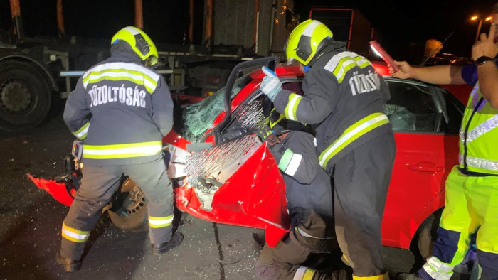 Drámai események, okostelefon riasztotta a magyar tűzoltókat – képek