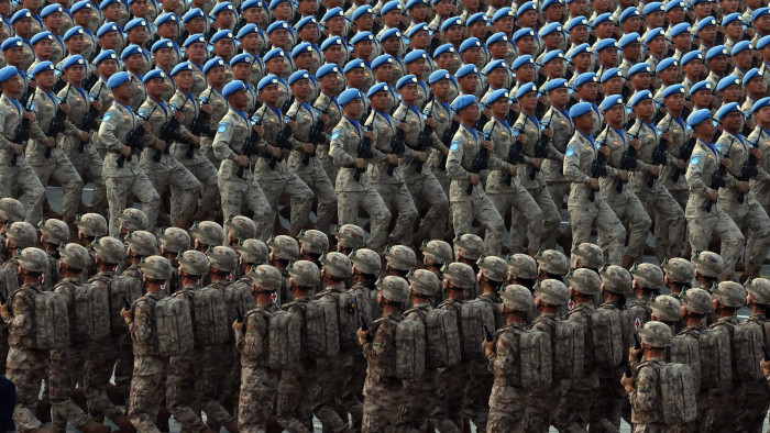 Kína eddigi legnagyobb katonai parádéjával üzent a Nyugatnak