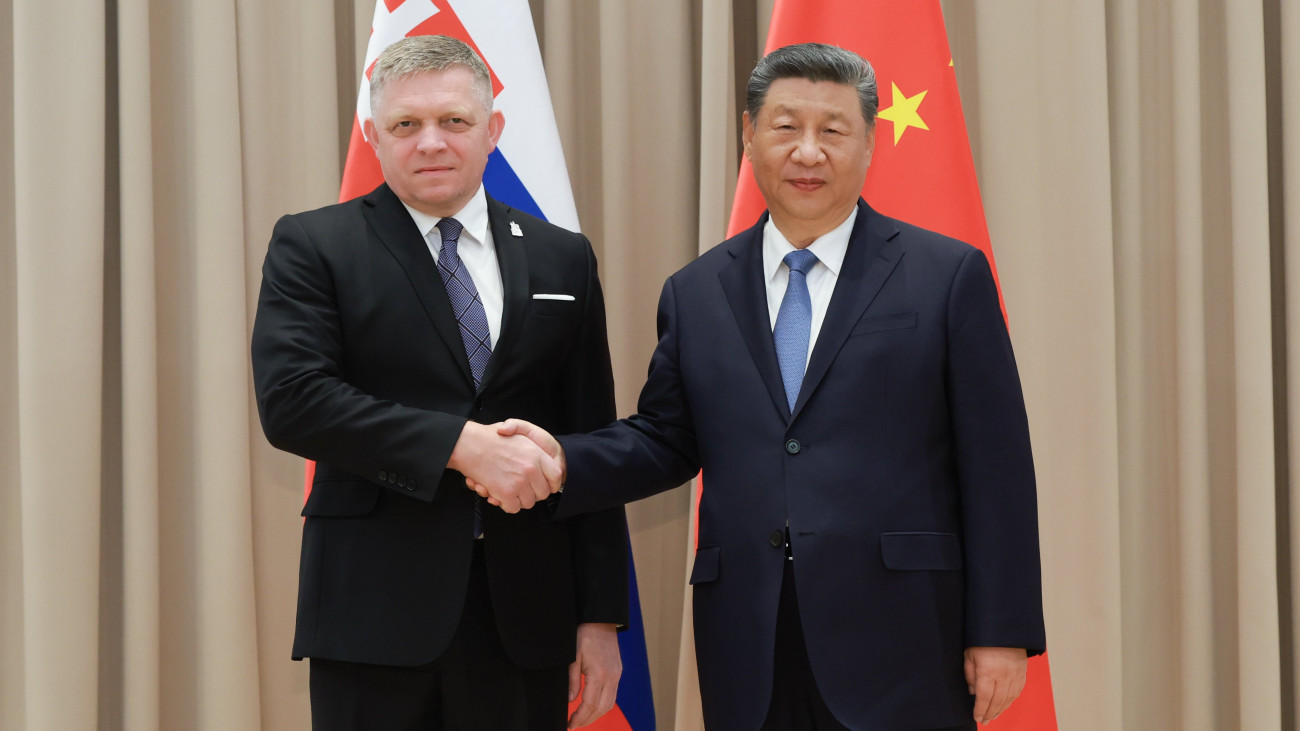 Robert Fico szlovák miniszterelnök és Hszi Csin-ping kínai elnök pekingi találkozója
