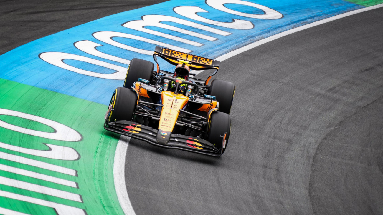 Lando Norris, a McLaren brit versenyzője a Forma-1-es autós gyorsasági világbajnokság Holland Nagydíján a zandvoorti pályán 2025. augusztus 31-én.