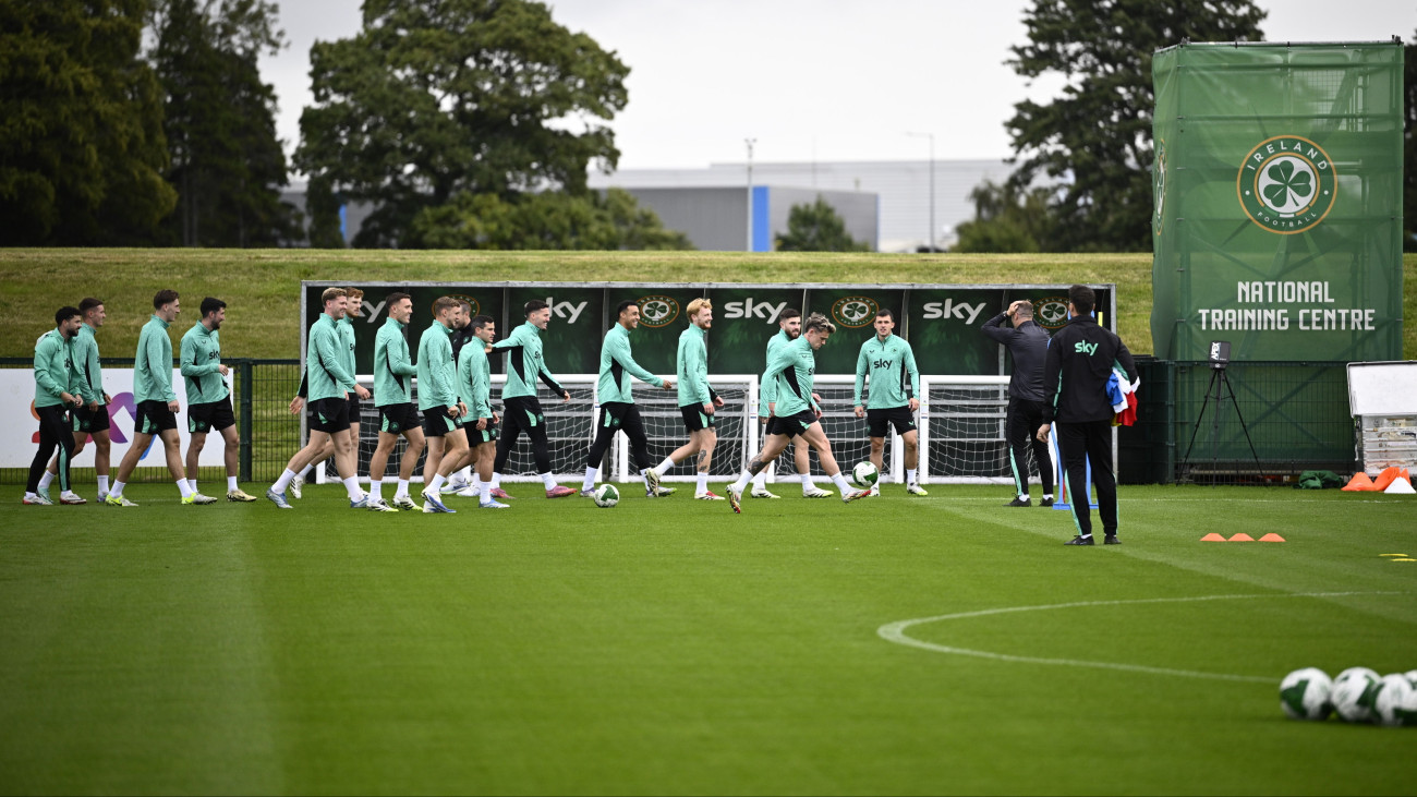 Az ír labdarúgó-válogatott edzése Dublinban 2025. szeptember 5-én. A csapat a magyar válogatott ellen lép pályára Dublinban a 2026-os világbajnokság selejtezőjében szeptember 6-án.