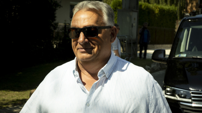 Orbán Viktor poloskasöpréssel kezdte a Harcosok Klubja edzőtáborát