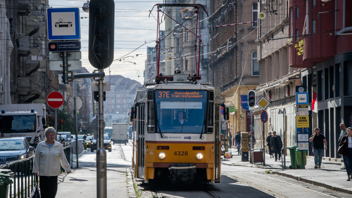 A káosz elkerülése érdekében változás jön a Népszínház utcában