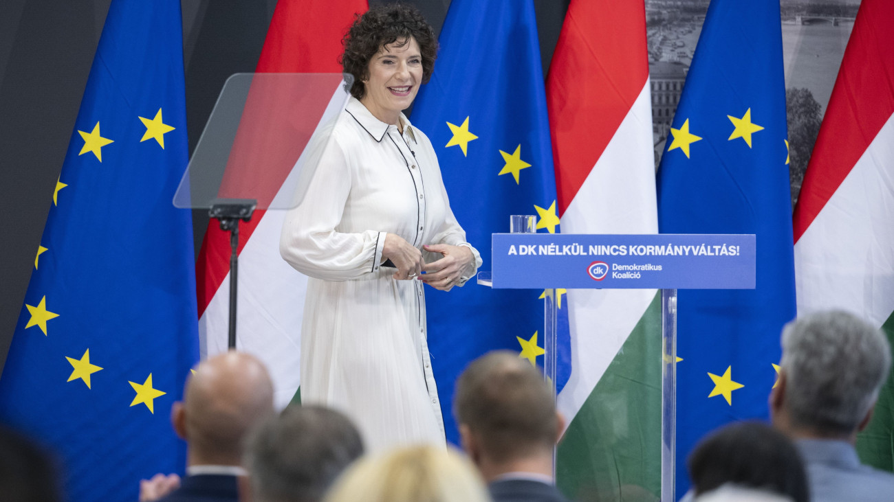 Budapest, 2025. szeptember 6. Dobrev Klára, a Demokratikus Koalíció (DK) elnöke a párt politikai évadnyitó rendezvényén a budapesti La Vida Duna Rendezvényházban 2025. szeptember 6-án. MTI/Szigetváry Zsolt