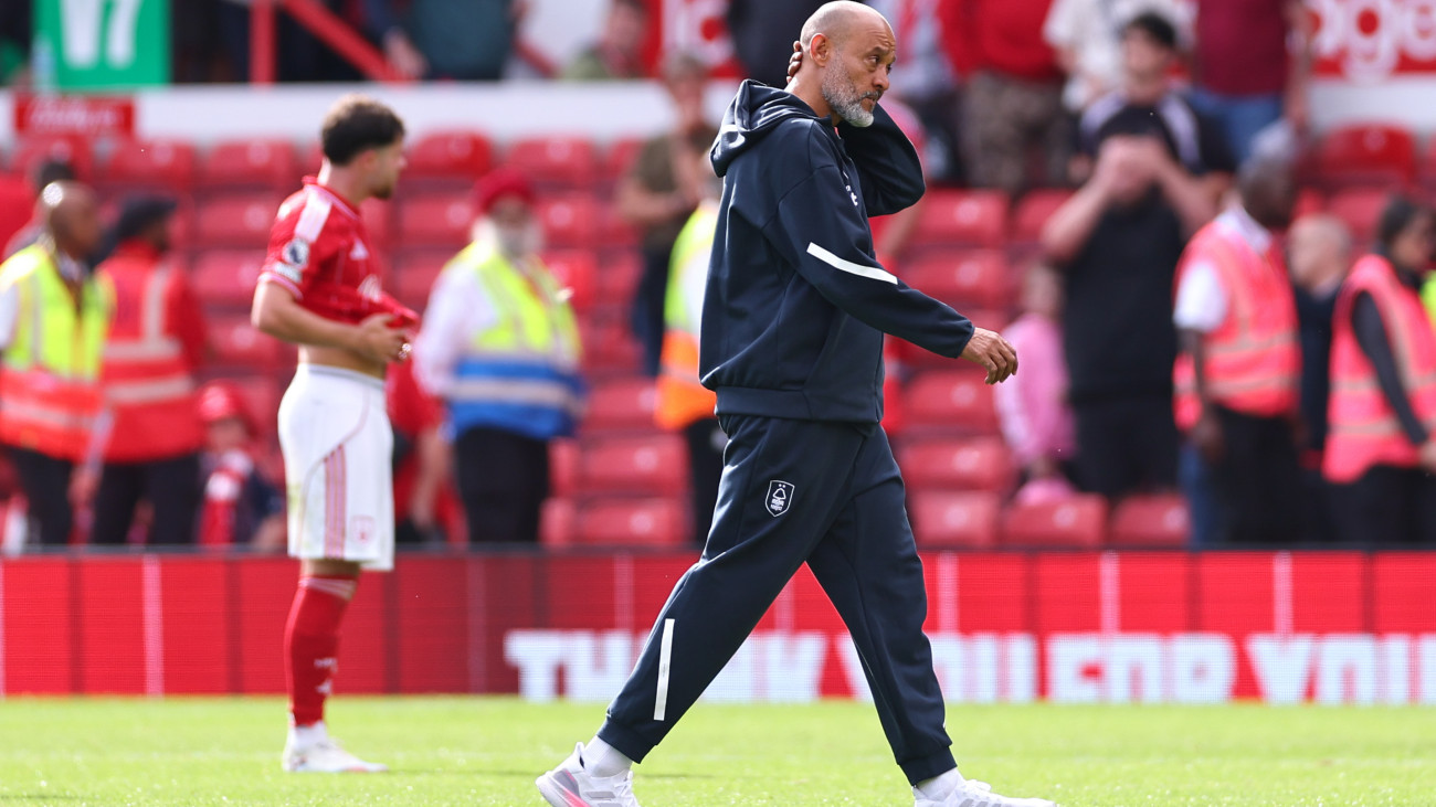 NOTTINGHAM, ENGLAND - AUGUST 31: A dejected Nuno Espirito Santo the head coach / manager of Nottingham Forest at full time during the Premier League match between Nottingham Forest and West Ham United at City Ground on August 31, 2025 in Nottingham, England. (Photo by Robbie Jay Barratt - AMA/Getty Images)