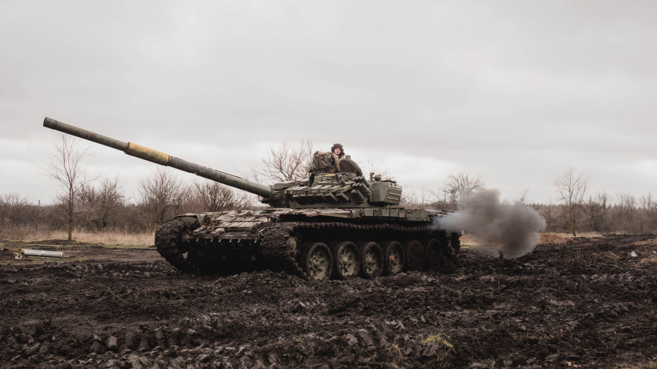 DONETSK OBLAST, UKRAINE - DECEMBER 21: Ukrainian tank crews of the 10th Mountain Assault Brigade practice manoeuvres during military exercises on December 21, 2023 in Donetsk Oblast, Ukraine. On 24 February 2022, Russia invaded Ukraine in an escalation of the Russian-Ukrainian War that started in 2014. The full-scale invasion is the largest military attack in Europe since World War II. (Photo by Khrystyna Lutsyk/Global Images Ukraine via Getty Images)