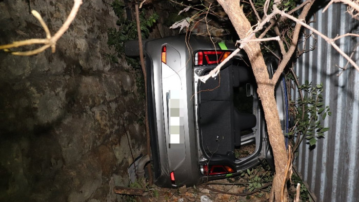 A mélybe zuhant egy autó Budapesten