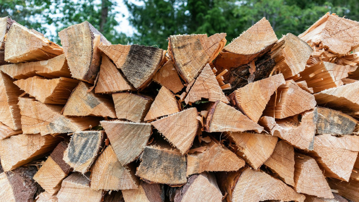 Csökken a kereslet a tűzifa iránt, most lehet érdemes bespájzolni