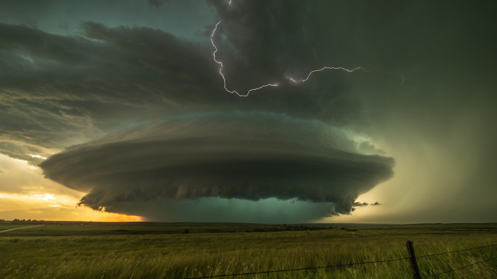 Anyahajó jelent meg Oklahoma felett