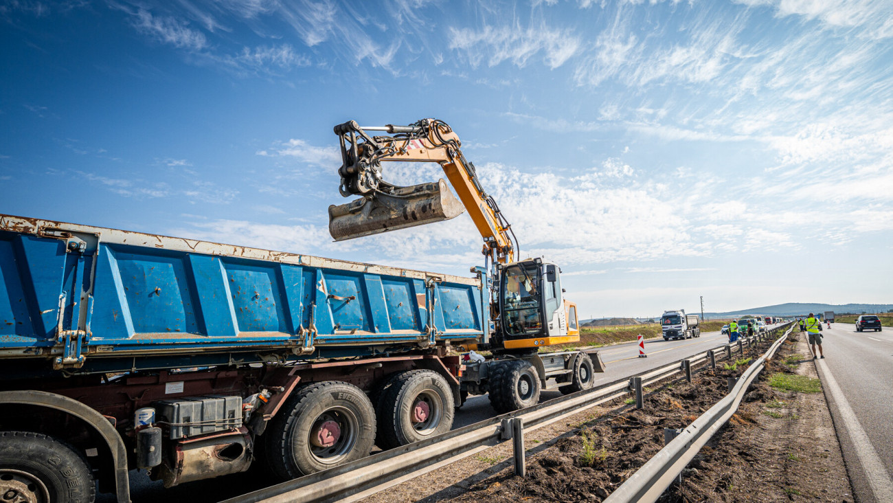 Az M1-es bővítése