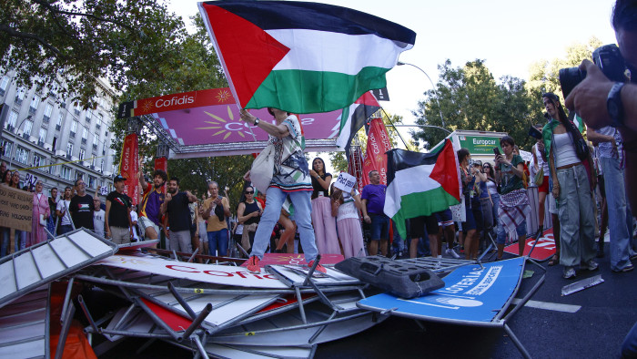 Vuelta-botrány: életveszélyben voltak a kerékpárosok és a tüntetők is – mondja a Tour de Hongrie-szervező