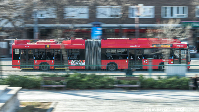 Trolivezetéket húznak a 9-es vonalán