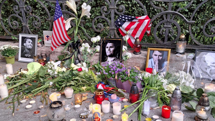 Több százan emlékeztek meg Charlie Kirkről a budapesti gyertyagyújtáson