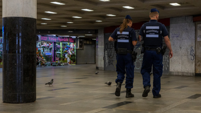 Több tucat embert fogtak el a rendőrök a Blahán – videó
