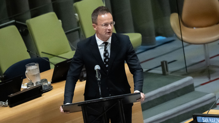 Szijjártó Péter: kommunikációs elemeket, tárgyalási paneleket osztogattak ki az európai kollégáknak