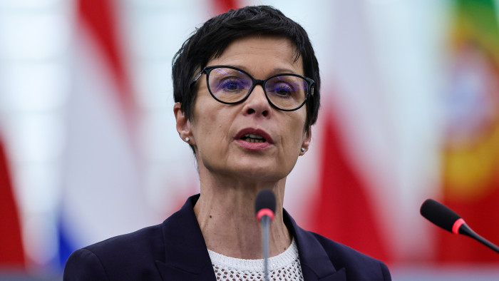 Újabb százmillió euró uniós pénz sorsa vált bizonytalanná