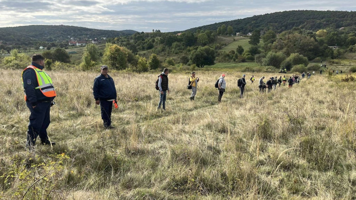 Részletes beszámoló a Pilisben holtan talált nő kereséséről, még politikai szála is van a szomorú ügynek