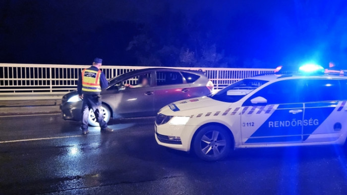 Blokád alatt az Árpád híd – taroltak a rendőrök