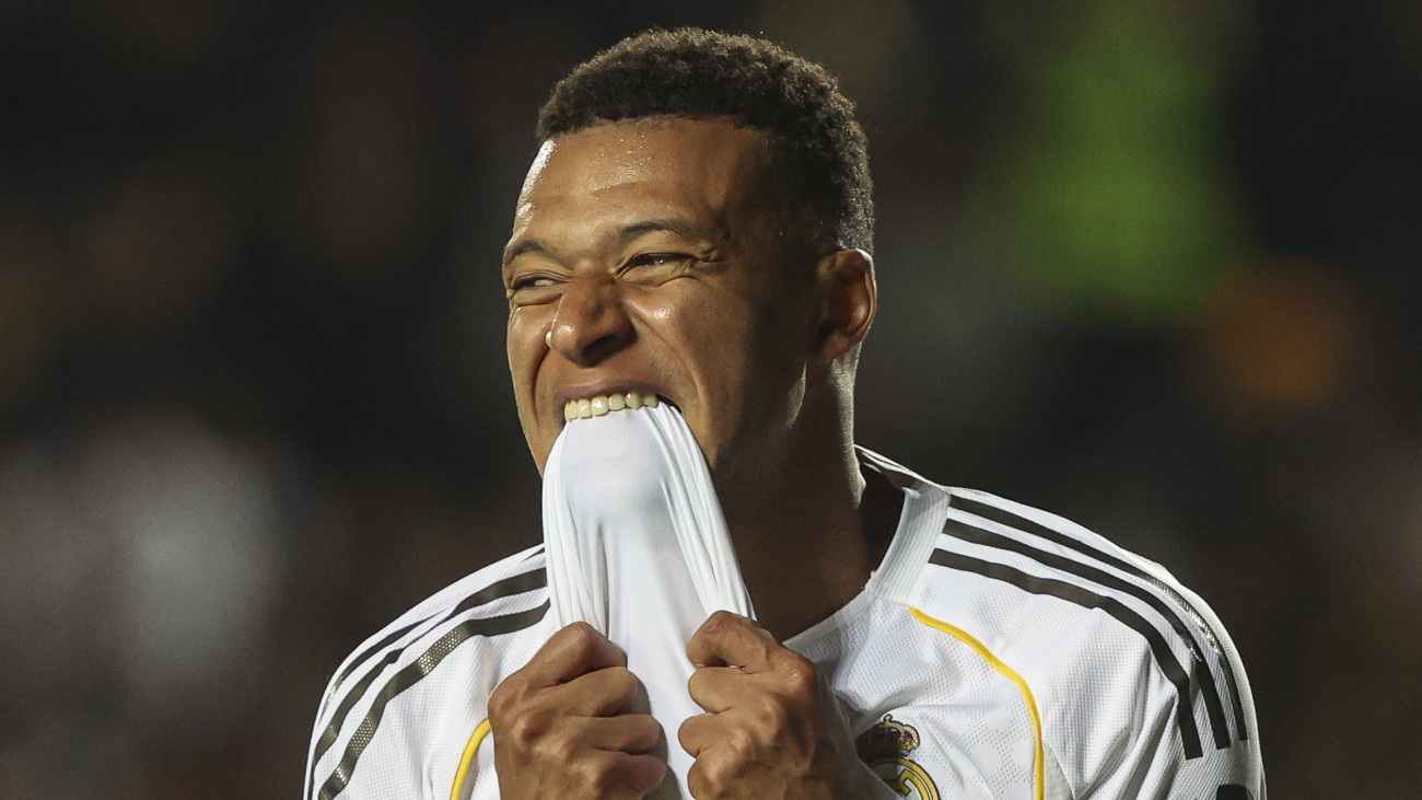 Kylian Mbappé, a Real Madrid játékosa a labdarúgó Bajnokok Ligája alapszakasza második fordulójának Kairat Almat-Real Madrid mérkőzésén Almatiban 2025. szeptember 30-án.