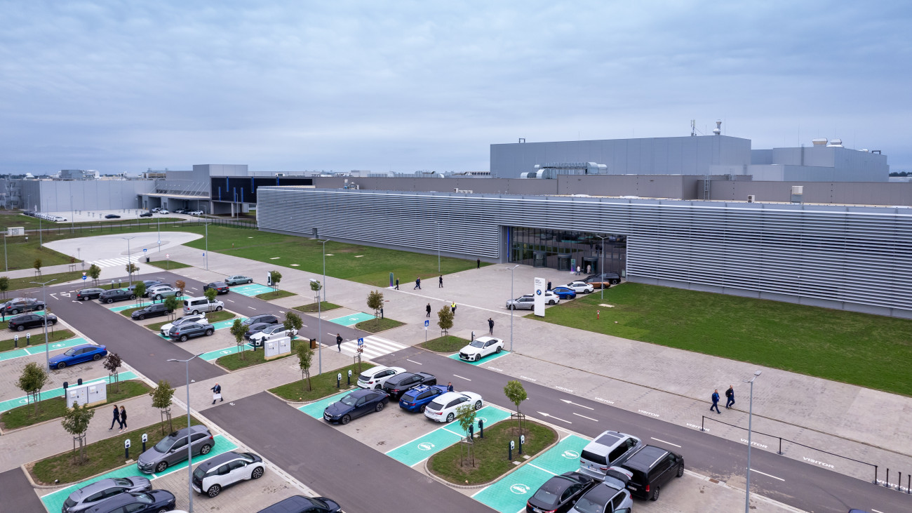 A drónnal készült képen a BMW Group debreceni gyára a hivatalos megnyitó napján, 2025. szeptember 26-án.