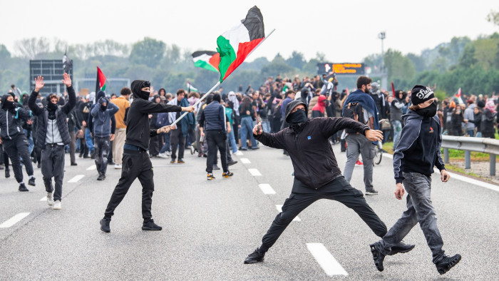 Átlépte az olasz tüntetésszámláló a 8000-et – csak idén