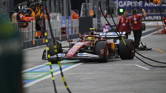 Új pilótát ültet a Ferrari Hamilton helyére