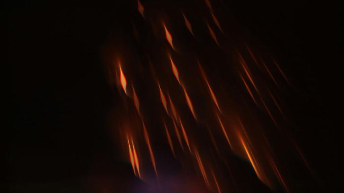 Távirányított tűzeső: lángoló drónok potyogtak az égből Kínában – videó