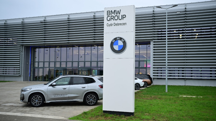 Villanylovak a GDP motorházteteje alatt: ennyivel löki meg a magyar gazdaságot a BMW és a BYD