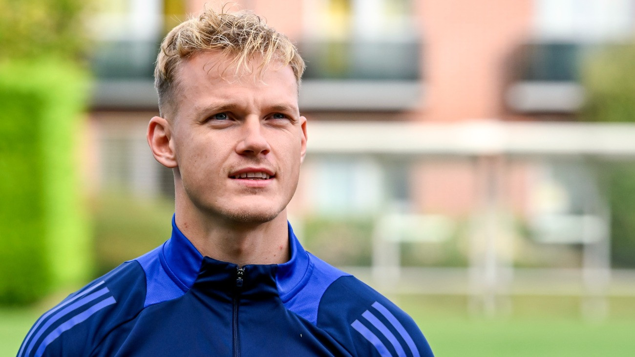 Tóth Balázs a magyar labdarúgó-válogatott sajtótájékoztatóján az MLSZ Telki Edzõközpontjában 2025. október 7-én. A magyar csapat október 11-én Örményország ellen lép pályára a Puskás Arénában, három nappal késõbb Lisszabonban a portugálok ellen játszik.