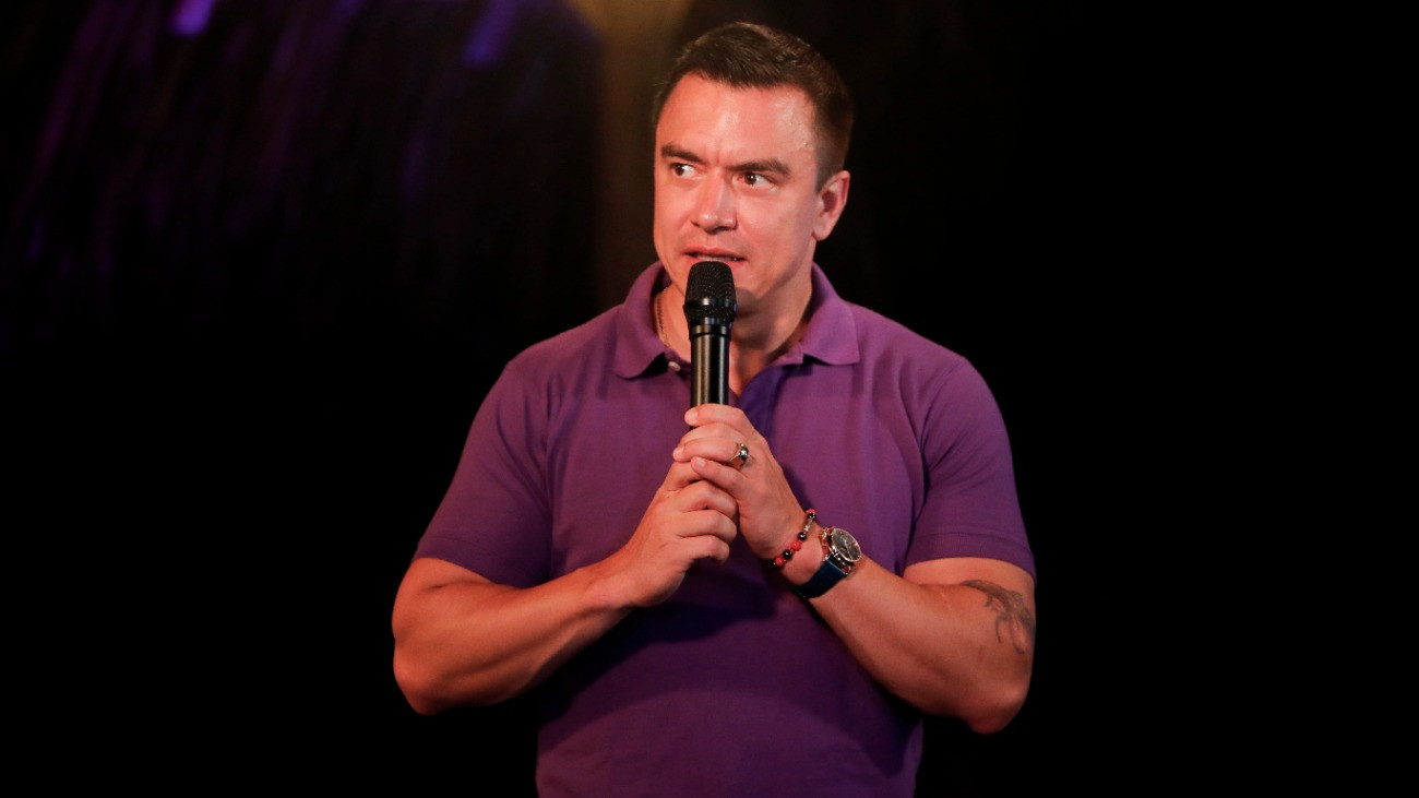 A tisztségért ismét induló Daniel Noboa hivatalban levõ államfõ támogatóihoz beszél az ecuadori elnökválasztás második fordulójának eredményváró rendezvényén Olónban 2025. április 13-án. A voksolást a 37 éves Noboa nyerte a szavazatok 55,9 százalékának megszerzésével, míg baloldali kihívója, Luisa González 44,1 százalékot kapott. Noboát 2023 októberében választották elnökké, miután elõdje, Guillermo Lasso mindössze kétévnyi hivatalban töltött idõ után feloszlatta a parlamentet.