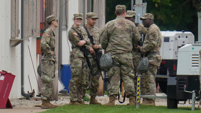 Fokozódik a feszültség: katonák sorakoztak fel az amerikai nagyvárosnál