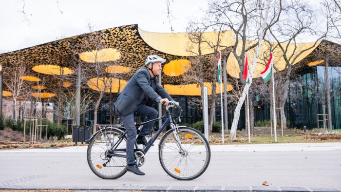 Révész Máriusz: a budapesti csúcsforgalomban versenyképesebb a kerékpár, mint az autó