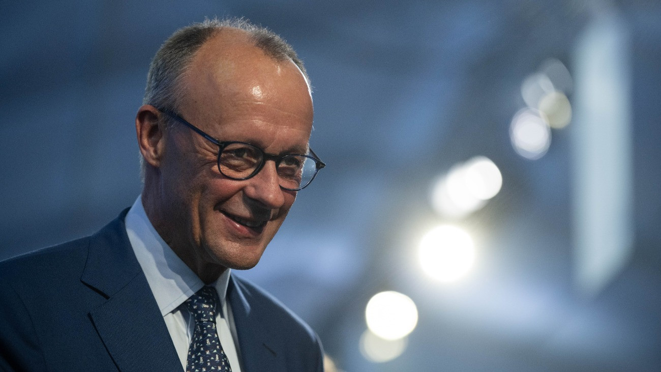 Friedrich Merz német kancellár az új szuperszámítógép, a Jupiter avatóünnepségén a Jülichi Kutatóközpontban 2025. szeptember 5-én. A Jupiter Európában a leggyorsabb, a világon pedig a negyedik leggyorsabb számítógép, az elsõ exascale kategóriájú komputer Európában.