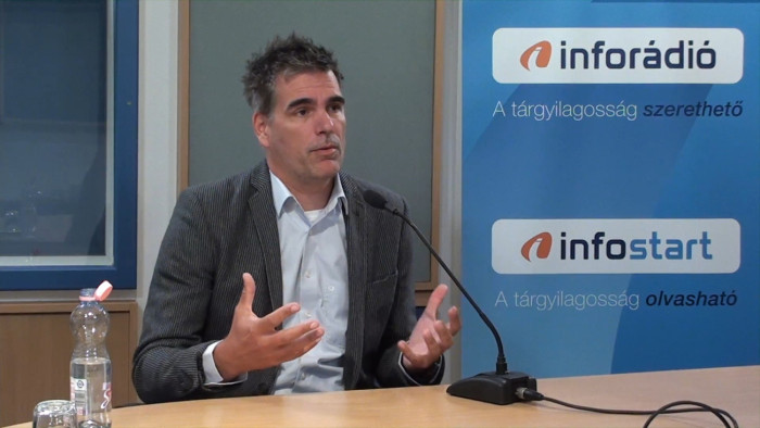 Koren Balázs: a mobiltilalom csak elodázza a valódi problémát – a közösségi média leigázta az emberiséget