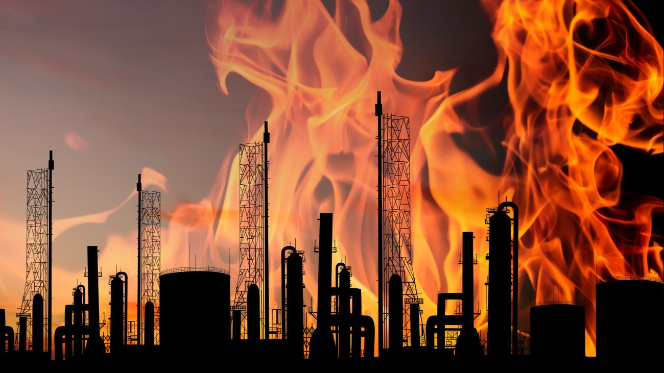 Üzemanyaggyártás - dróncsapás az üzemanyag-infrastruktúrára