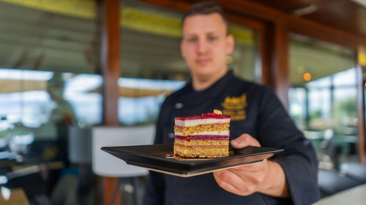 A balatongyöröki Promenád Kávéház Hableány nevű süteménye nyerte el a Balaton sütije 2025 címet