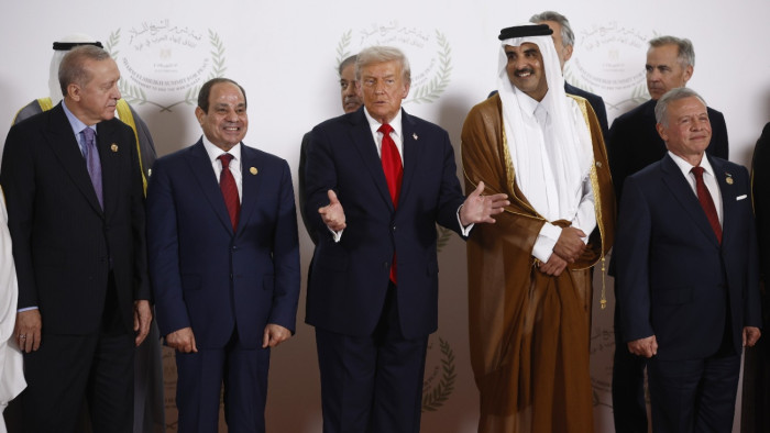 Aláírták Sarm es-Sejkben a gázai tűzszüneti megállapodást