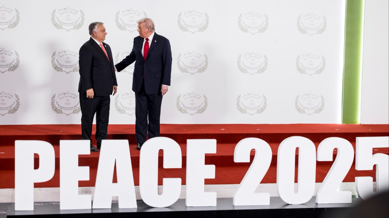 A Miniszterelnöki Kommunikációs Fõosztály által közreadott képen Orbán Viktor miniszterelnök (b) és Donald Trump amerikai elnök (j) találkozója a gázai tûzszüneti megállapodás helyszínén, az egyiptomi Sarm es-Sejk nemzetközi konferencia-központjában 2025. október 13-án.