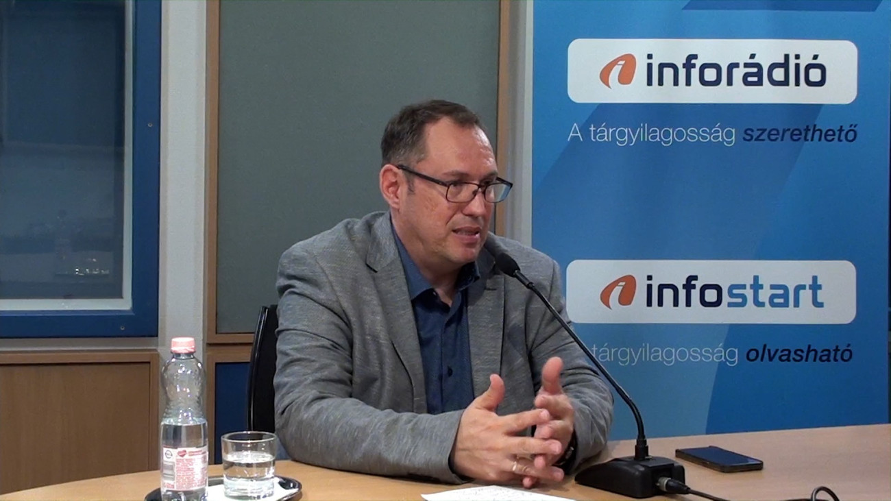 Csicsmann László Közel-Kelet szakértő, a Budapesti Corvinus Egyetem egyetemi tanára, a Magyar Külügyi Intézet vezető kutatója az InfoRádió Aréna című műsorában