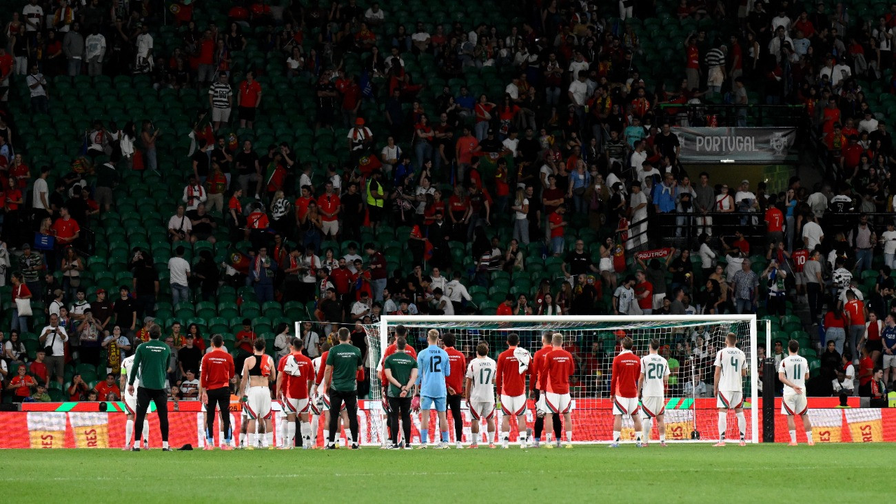 A magyar válogatott játékosai a Portugália - Magyarország labdarúgó világbajnoki selejtezõ mérkõzés végén a lisszaboni a Estádio José Alvalade stadionban 2025. október 14-én. A találkozó 2-2-es döntetlennel zárult.