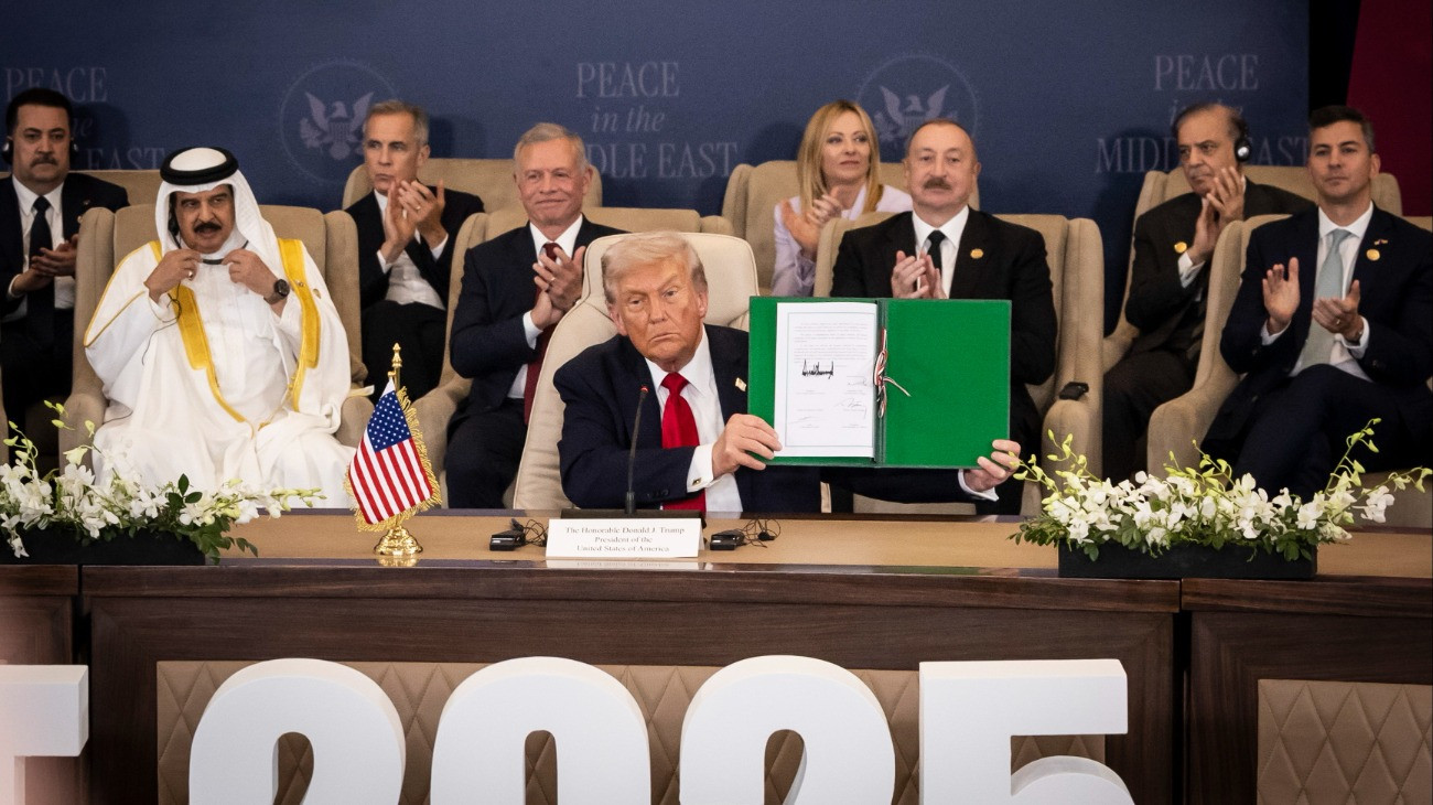 A Miniszterelnöki Kommunikációs Fõosztály által közreadott képen Donald Trump amerikai elnök a gázai tûzszüneti megállapodás aláírásán az egyiptomi Sarm es-Sejk nemzetközi konferencia-központjában 2025. október 13-án.