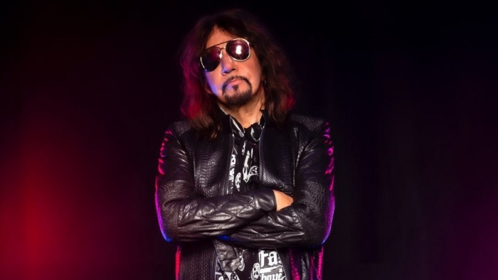 Meghökkentő okból hunyt el a rocklegenda, a Kiss zenekar alapító gitárosa, Ace Frehley