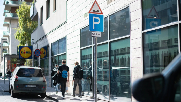 Félórás parkolóhelyeket vezettek be Budapesten